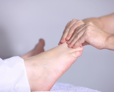 alternative-medicine-1327808_640